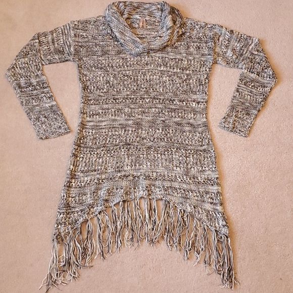 Vanity cowl neck sweater with fringe size Large - Picture 10 of 12